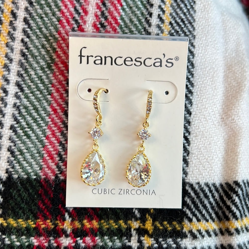 NWT Francesca’s dangle earrings